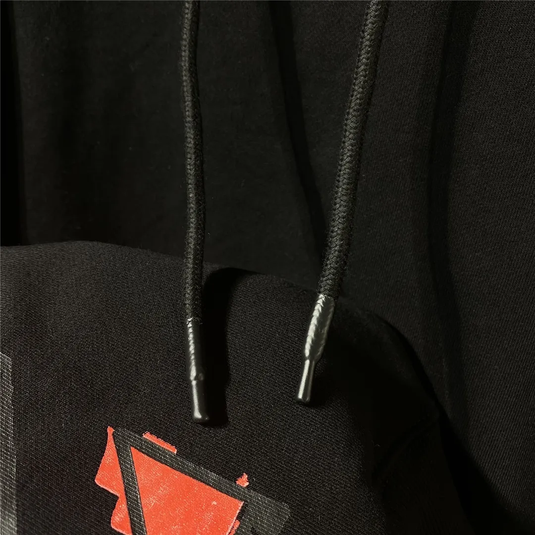 The top tested version OFFWHITE OW marker pen purple orange graffiti arrow same style pure cotton loose pullover round neck zipper jacket sweatshirt for male and female couples The craftsmanship of this model can be said to be very difficult. There is a direct comparison between our home and many versions on the market. You can more clearly distinguish between good and bad just by looking at the prints. This printing uses Kornit's digital direct-injection process. The entire printing effect is like drawing lines with a marker pen. The imitation effect can achieve the same visual effect as the real thing. The main reason is that the color transition of this printing is too small, which makes it impossible to directly copy the pattern when scanning. The image must be manually enlarged more than 40 times, and then adjusted bit by bit to add a soft color (white) effect. The fabric is made of 480g large fish scale pure cotton terry dyed in a vat, which is a big launch and has a full drape. Full set of customized accessories, washed, labeled. Guaranteed to be the top product on the market.  Color: Black Size: XS-L Size Chart